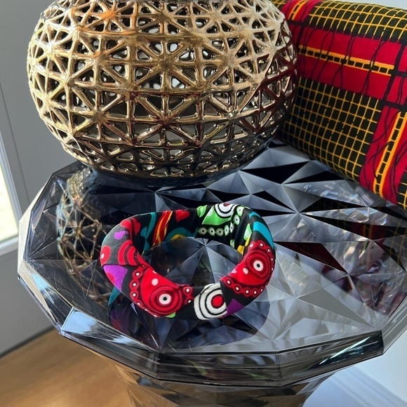 African Heart Print Canoe Bangle - Picture 5 of 6